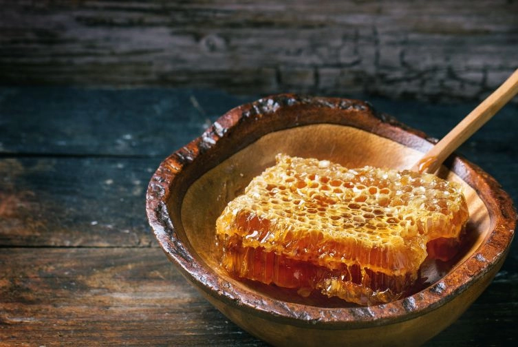 Unveiling the Golden Elixir: The Skin-Boosting Benefits of Beeswax Introduction